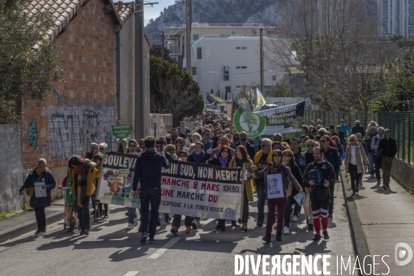 Marche dans le 8eme arrondissement de Marseille contre le Bd. Urbain Sud