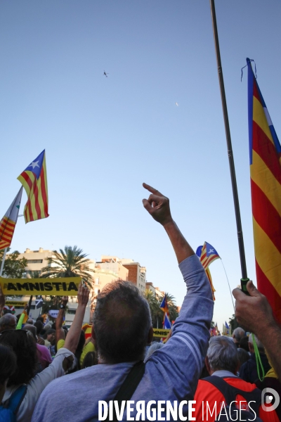 Manifestation dans les rues de barcelone pour la libération des indépendantistes incarcérés