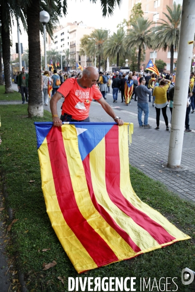 Manifestation dans les rues de barcelone pour la libération des indépendantistes incarcérés