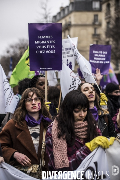 Journee internationale des droits des femmes, marche a paris.