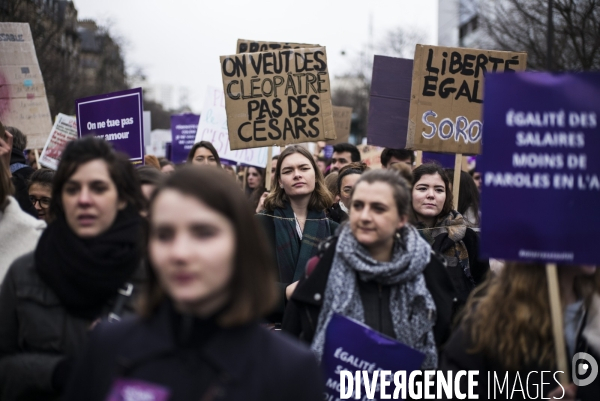Journee internationale des droits des femmes, marche a paris.
