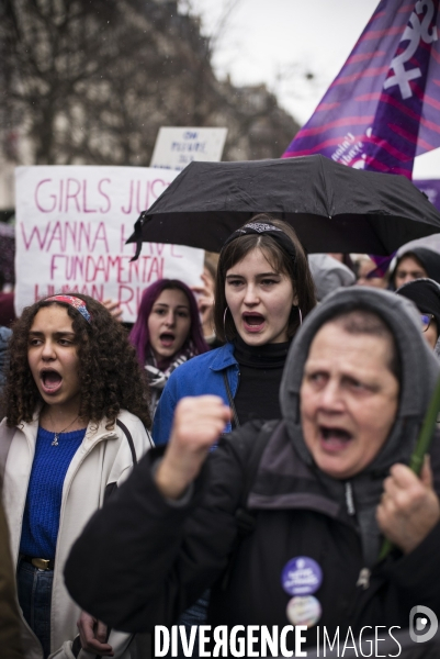 Journee internationale des droits des femmes, marche a paris.
