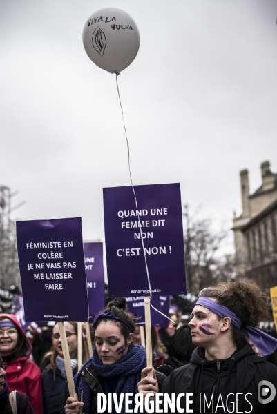 Journee internationale des droits des femmes, marche a paris.