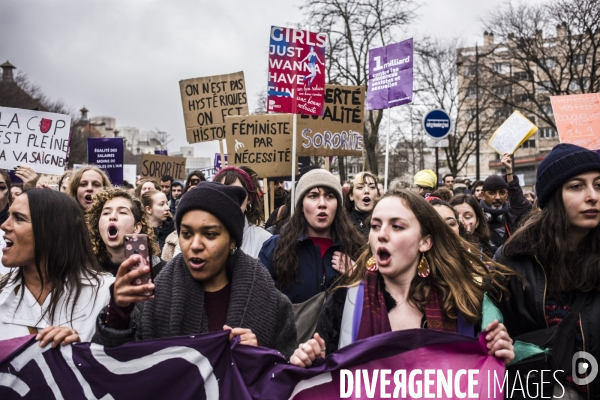 Journee internationale des droits des femmes, marche a paris.