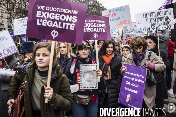 Journee internationale des droits des femmes, marche a paris.