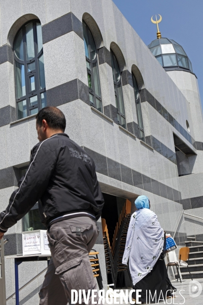 ISLAM - MOSQUÉE - Femmes Enfants