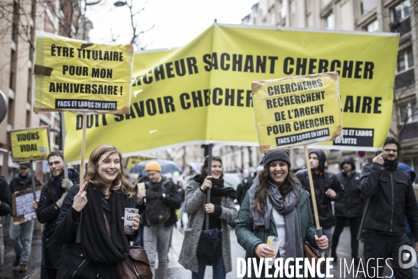 Manifestation  l université et la recherche s arrêtent 