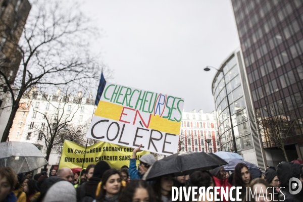 Manifestation  l université et la recherche s arrêtent 