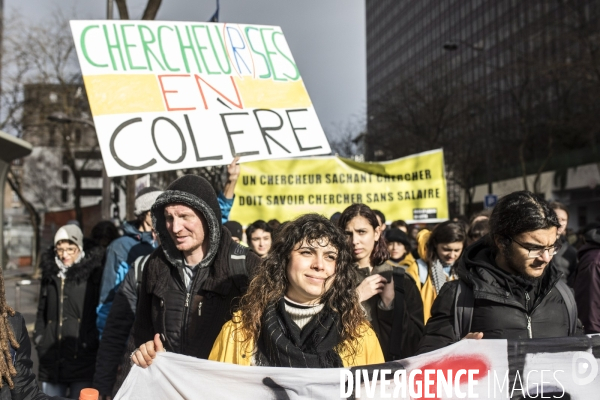 Manifestation  l université et la recherche s arrêtent 