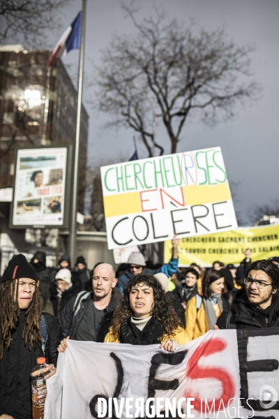 Manifestation  l université et la recherche s arrêtent 