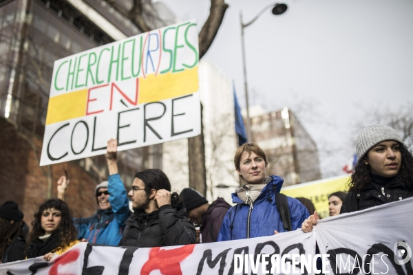 Manifestation  l université et la recherche s arrêtent 