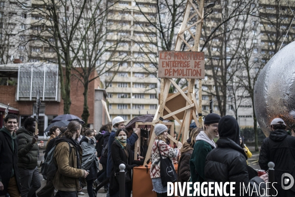 Manifestation  l université et la recherche s arrêtent 