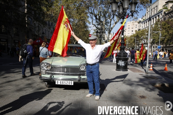 Manifestation au centre de barcelone des anti-independantistes favorables à l unite de l etat espagnol.