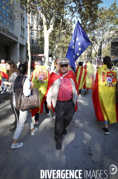 Manifestation au centre de barcelone des anti-ind¢pendantistes favorables à l unit¢ de l ¢tat espagnol.