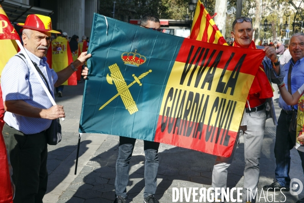 Manifestation au centre de barcelone des anti-ind¢pendantistes favorables à l unit¢ de l ¢tat espagnol.