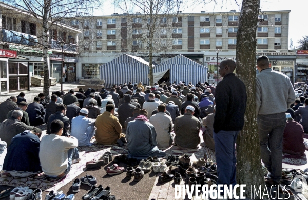 ISLAM - MOSQUÉE - Prière de rue