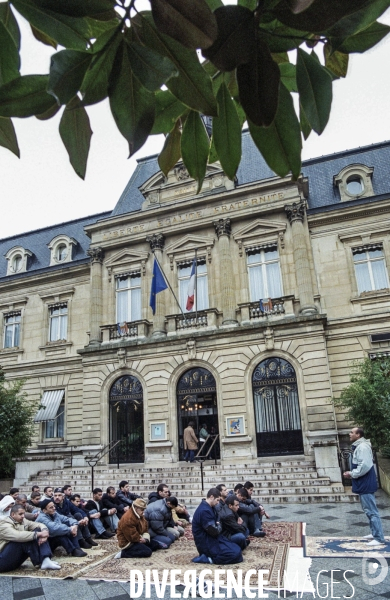 Prière du vendredi organisée sur le parvis de la Mairie de Clichy-la-Garenne