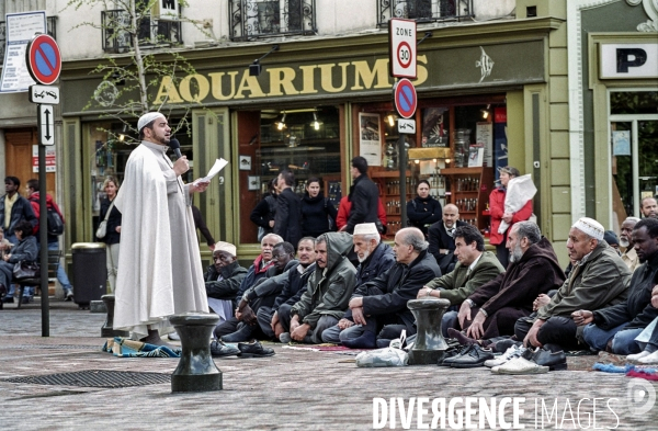 Prière du vendredi devant la Mairie de Levallois-Perret