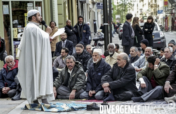 Prière du vendredi devant la Mairie de Levallois-Perret