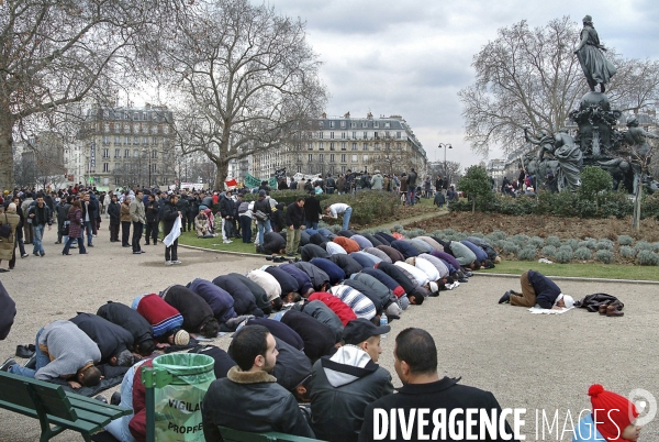 Manifestation à Paris contre les caricatures dans Charlie Hebdo