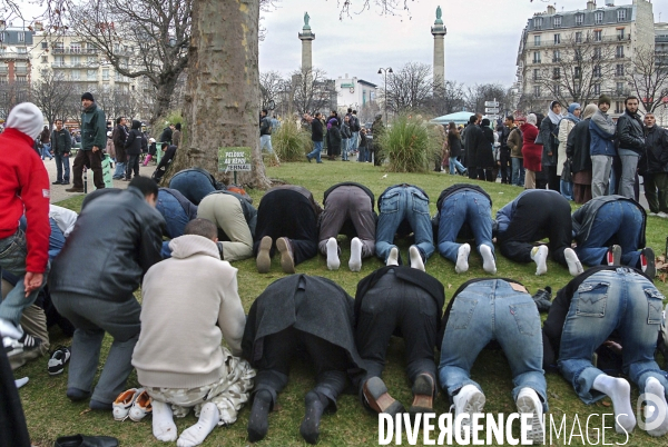 Manifestation à Paris contre les caricatures dans Charlie Hebdo