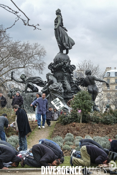 Manifestation à Paris contre les caricatures dans Charlie Hebdo