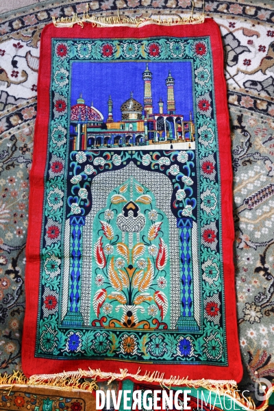 Tapis à la mosquée El-Houda à Gennevilliers,