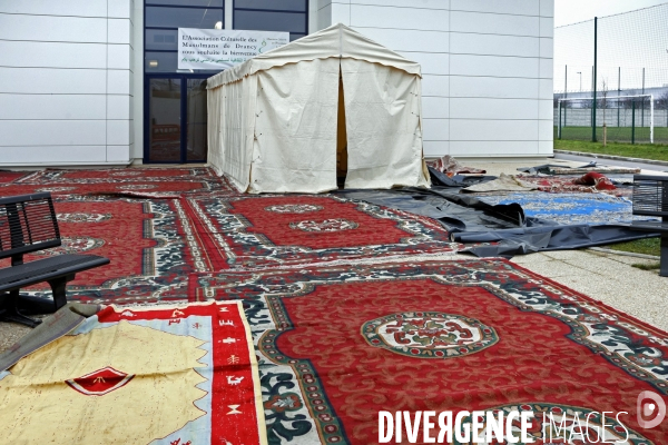 Prière le jour de l Aïd dans la mosquée de Drancy.