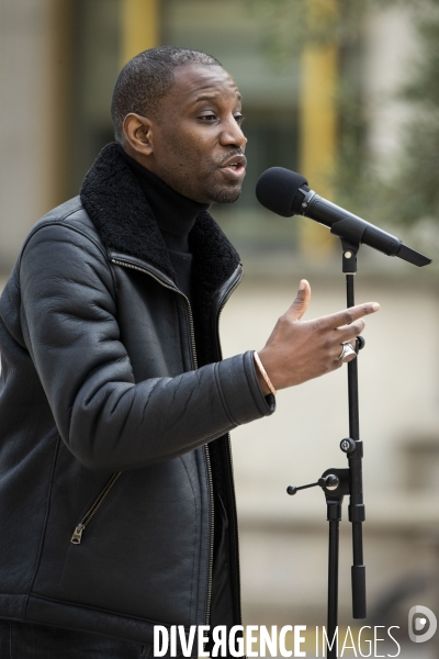 Cérémonie d hommage aux victimes du terrorisme au Trocadéro.