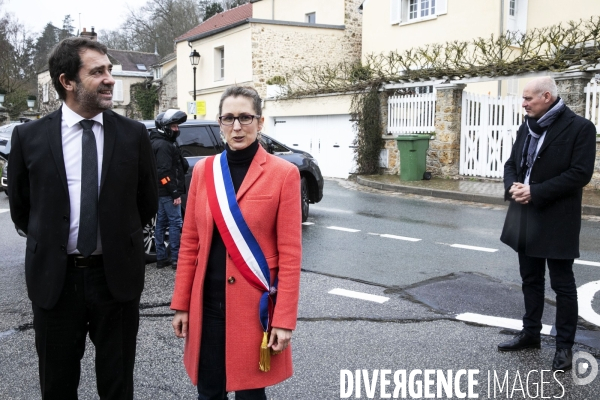 Christophe CASTANER dans un bureau de vote.