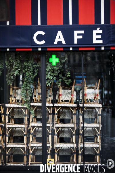 Un dimanche à Paris sous la pression du Covid-19