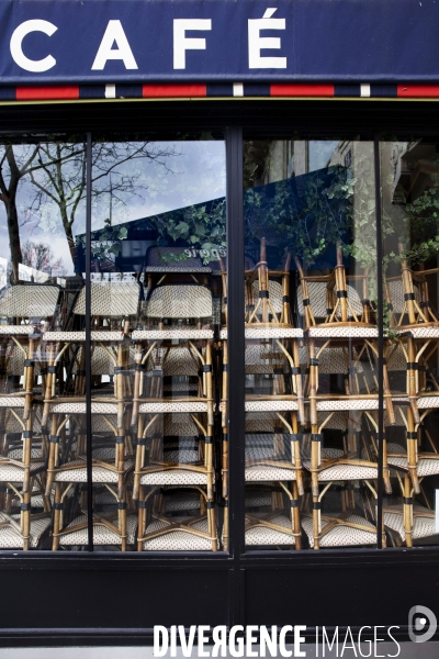 Un dimanche à Paris sous la pression du Covid-19