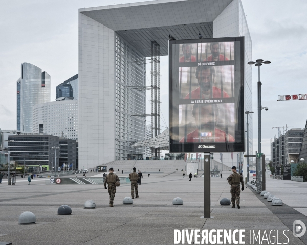 Paris à l heure du Coronavirus,  La Défense, opération Sentinelle