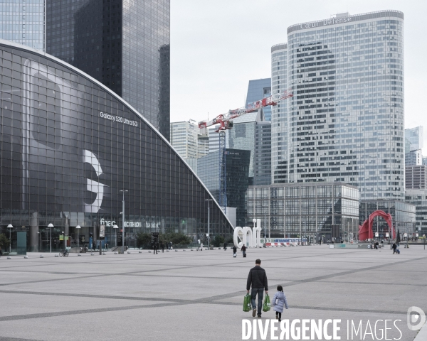 Paris à l heure du Coronavirus,  La Défense, opération Sentinelle