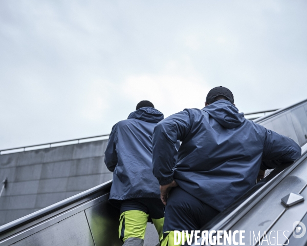 Paris à l heure du Coronavirus,  La Défense, opération Sentinelle