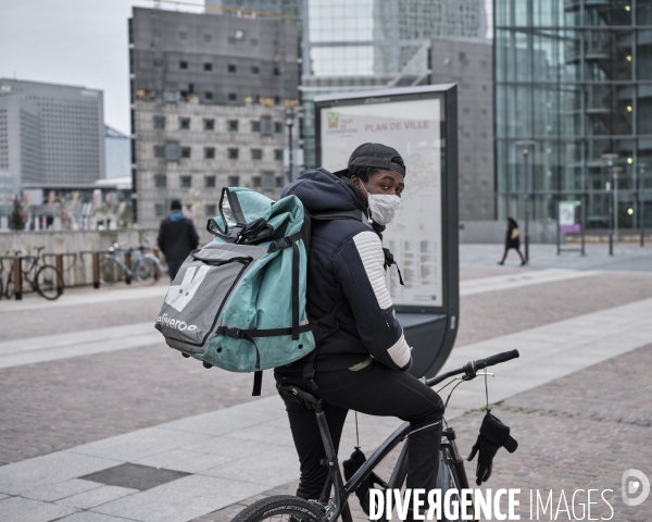 Paris à l heure du Coronavirus,  La Défense, opération Sentinelle