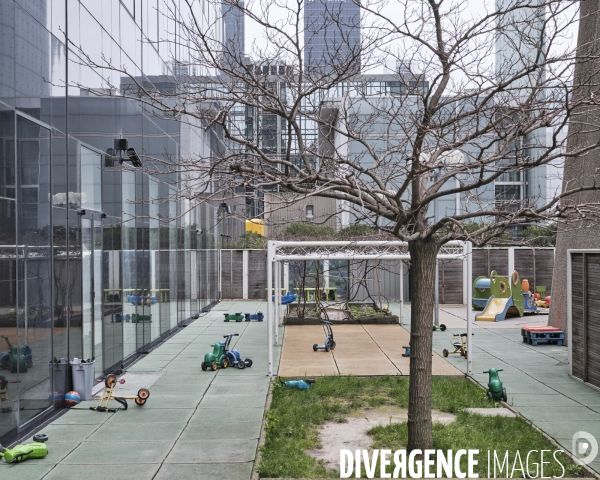 Paris à l heure du Coronavirus,  La Défense, opération Sentinelle