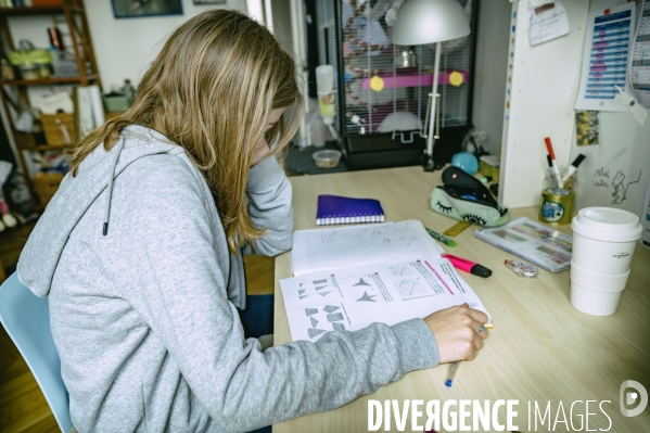 Confinement : les devoirs à la maison