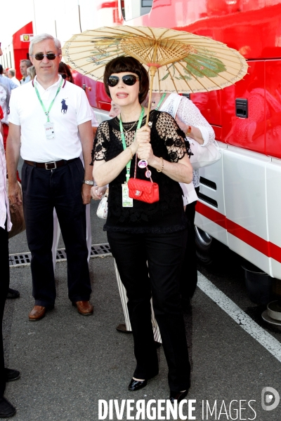 Mireille MATHIEU au GP de France F1 - 2006 avec sa famille.