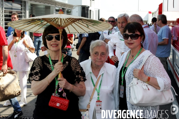 Mireille MATHIEU au GP de France F1 - 2006 avec sa famille.