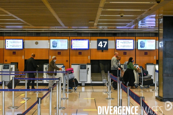 Aéroport d Orly. Troisième jour de confinement.