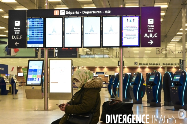 Aéroport d Orly. Troisième jour de confinement.