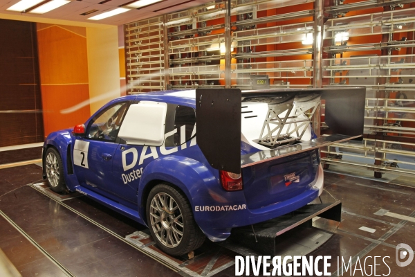 Duster DACIA en préparation pour la course de Pike s Peak, au USA.