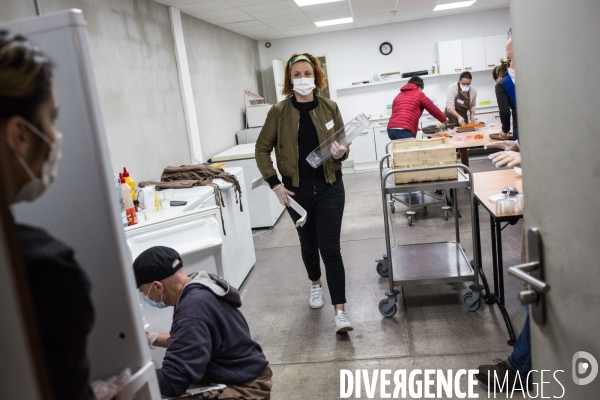 L association Magdalena distribue des repas à Grenoble pendant la période de confinement