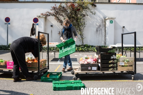 L association Magdalena distribue des repas à Grenoble pendant la période de confinement