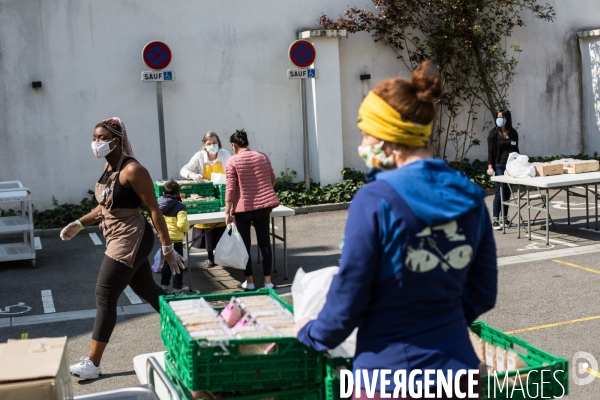 L association Magdalena distribue des repas à Grenoble pendant la période de confinement