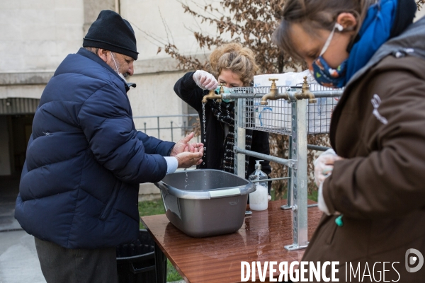 L association Magdalena distribue des repas à Grenoble pendant la période de confinement