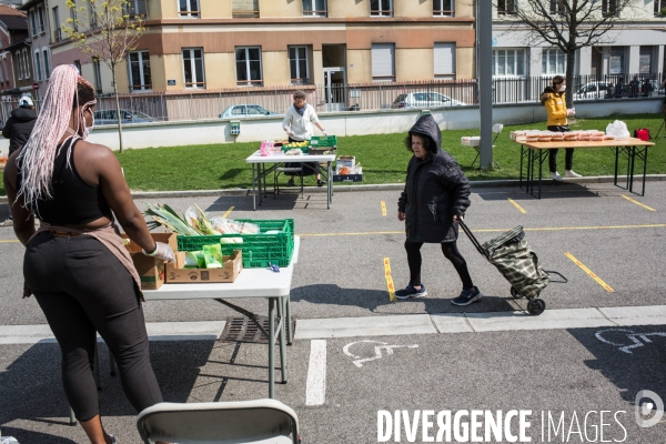 L association Magdalena distribue des repas à Grenoble pendant la période de confinement