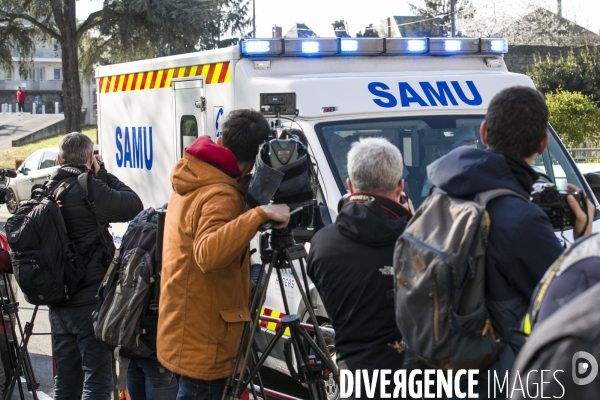 Arrivée des malades du Covid-19 par TGV sanitaire à Angers.