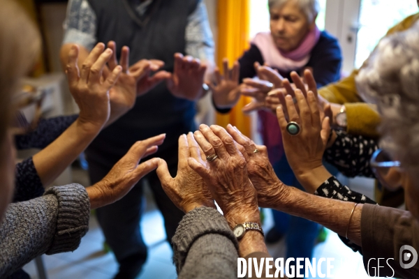 Quotidien, activités et vie sociale à la maison de retraitre Jeanne Calment à Arles.